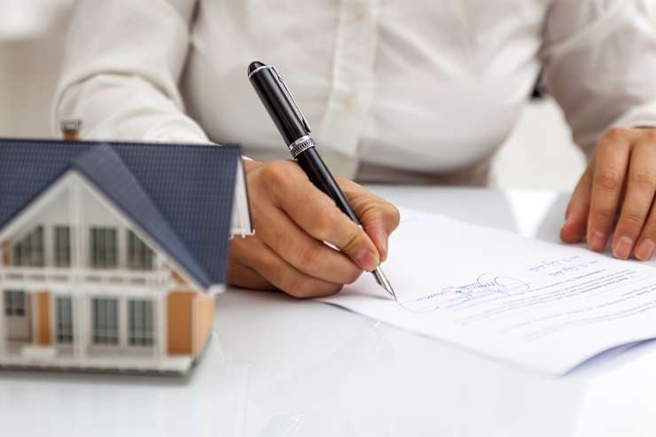 New home buyers are legally required to sign a written contract with their building contractor. Photo / Getty Images