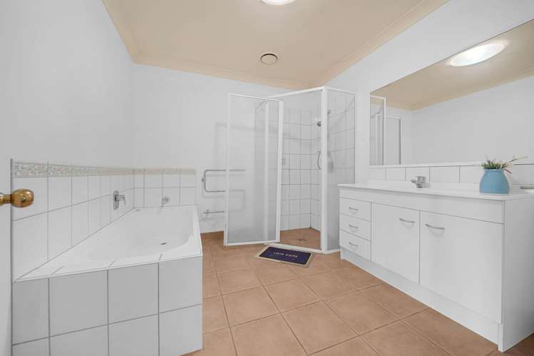 25 Castlehill Court Wattle Downs_19
