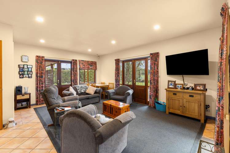 75 Arnott Street and part there of 75A Reid Line West Feilding_11