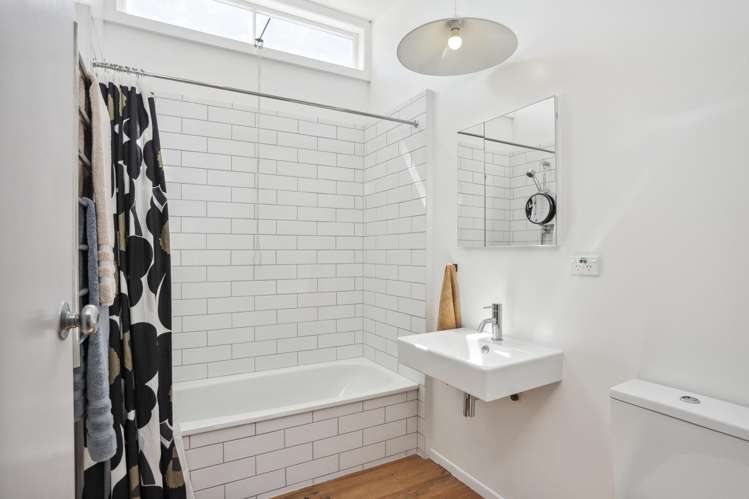 14 Riverview Road New Lynn_11