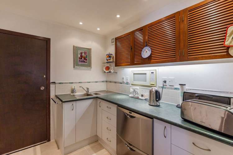 10 Oaktree Avenue Browns Bay_22