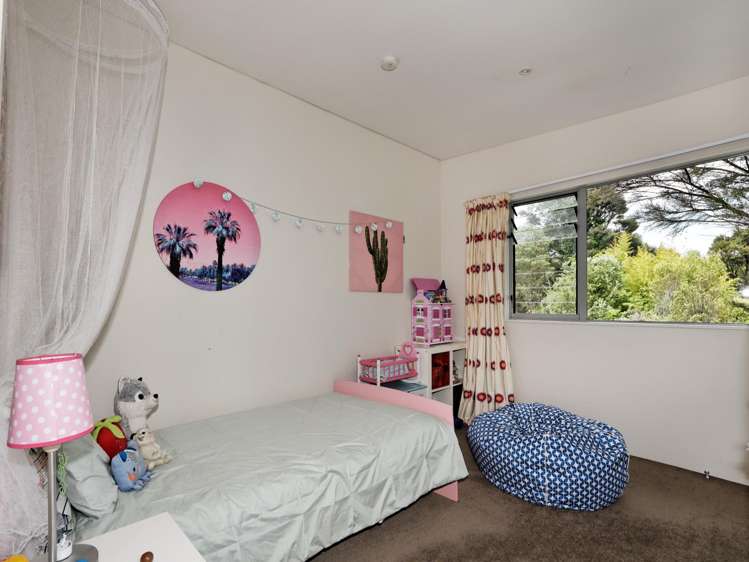 21 Chamari Close Titirangi_14