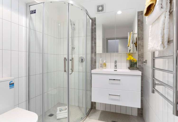 8/70a Barrack Road Mount Wellington_13