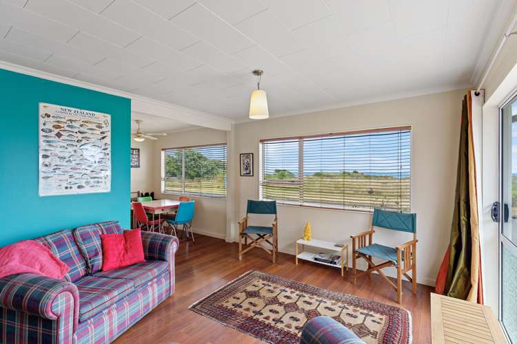 22 Marine Parade Otaki Beach_11