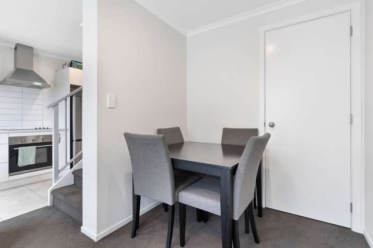 2/113 Knighton Road Hillcrest_6