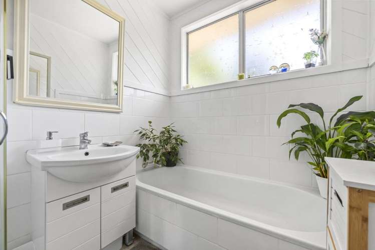 13 Helleur Road Massey_15