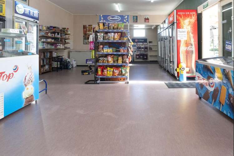 69 Main Road Whataroa_19