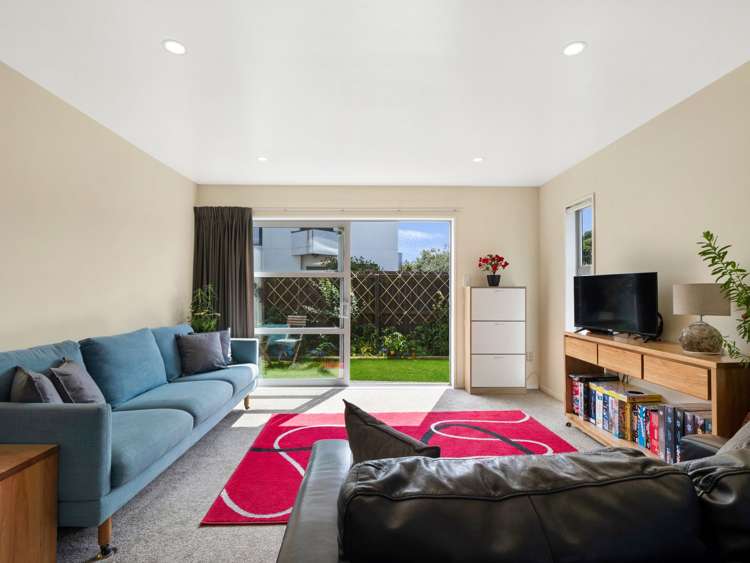 1/40 Macaulay Street Addington_11