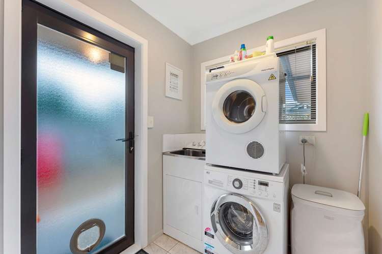 4 Charles Close Springvale_17