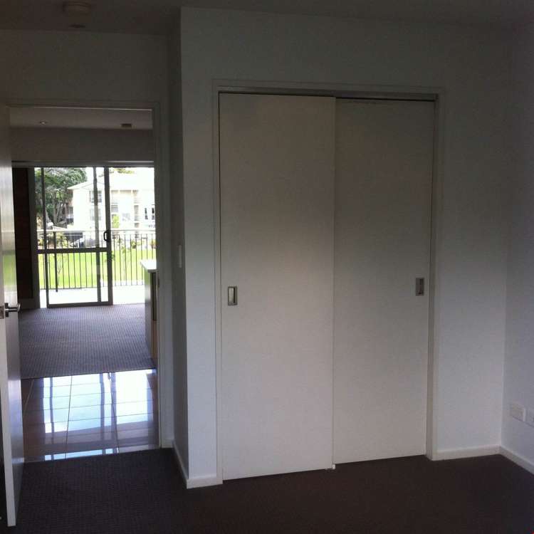 E5/71 Spencer Road Oteha_7