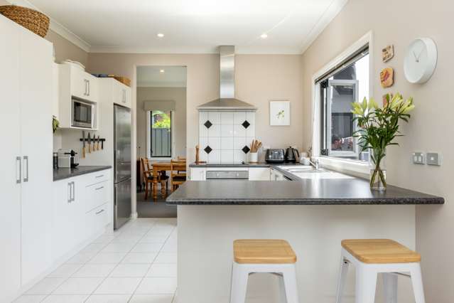 4 Portland Place Poraiti_1