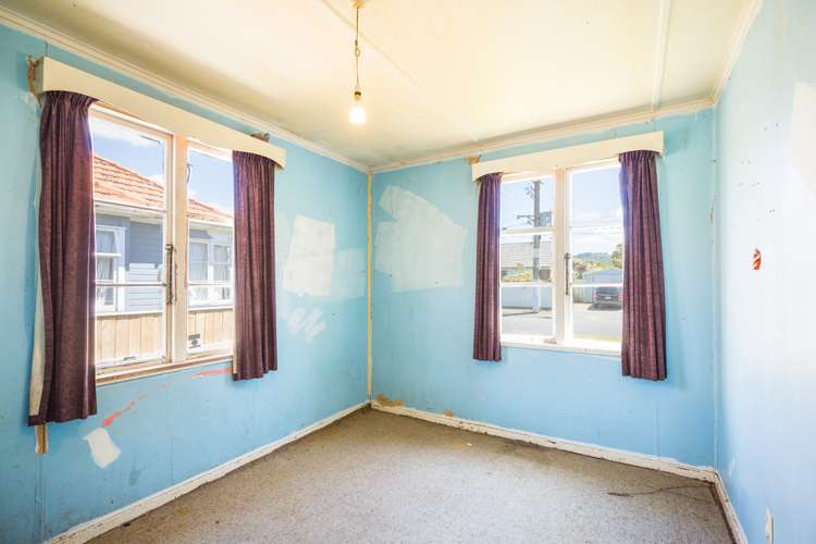 33 Gibson Crescent Naenae_7