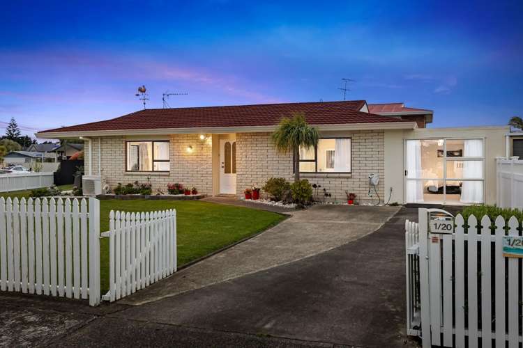 Flat 1/20 Pine Road Orewa_26