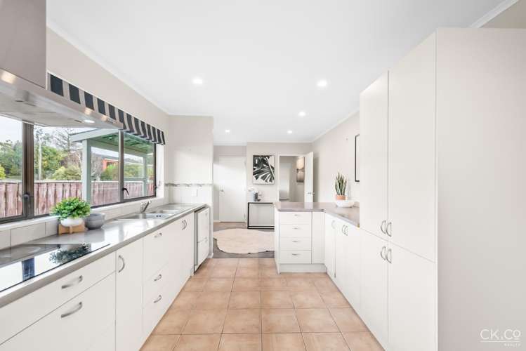 17 King Charles Drive Kingsley Heights_8