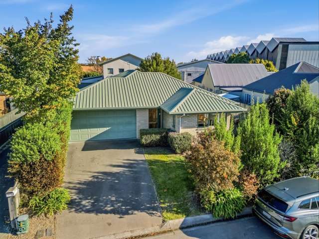 Easy living, Convenience, and a Great Location!