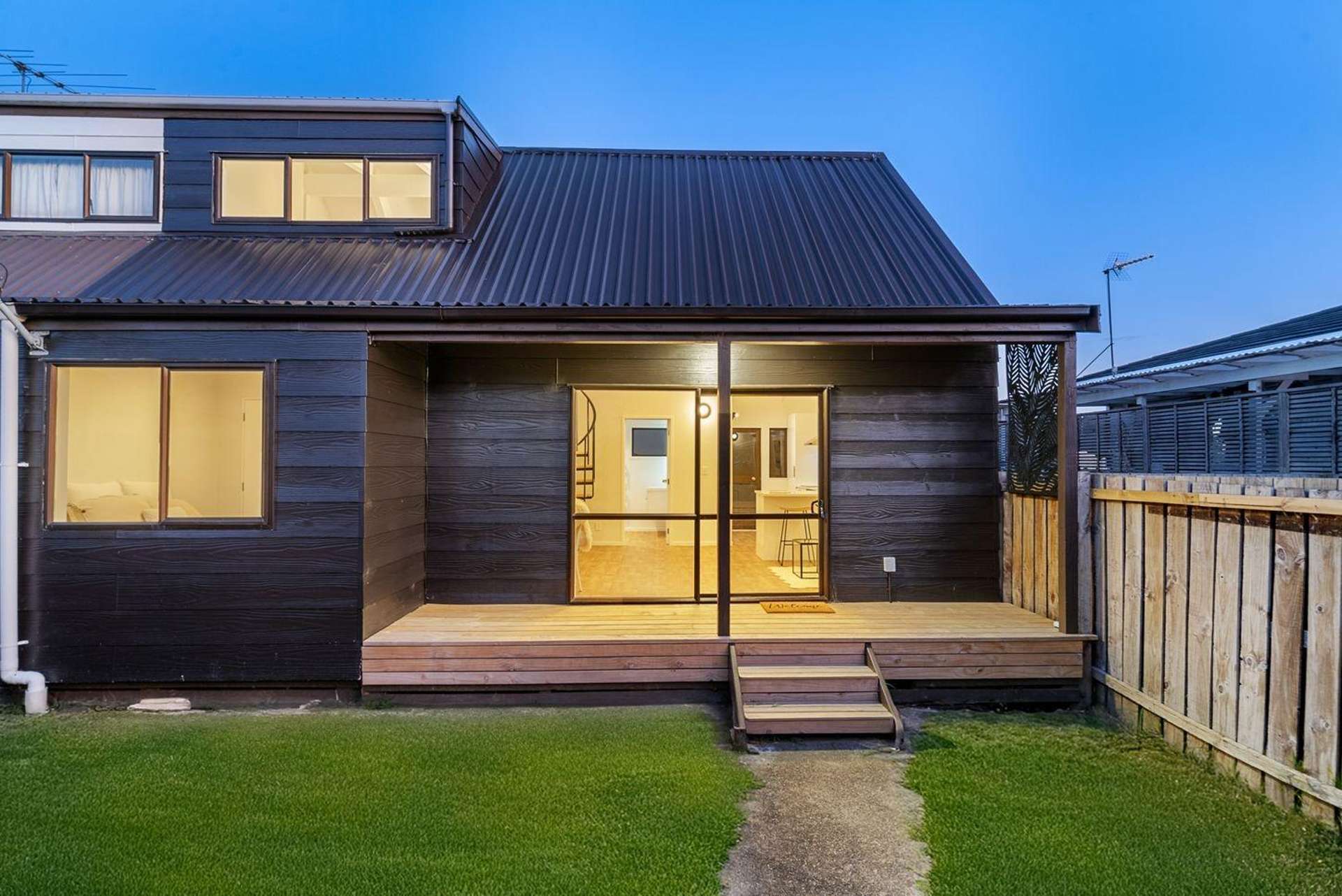 2/24 Great south road, Papakura_0