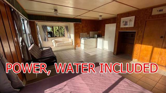 Huge Studio in centre of Northcote Power Water inc