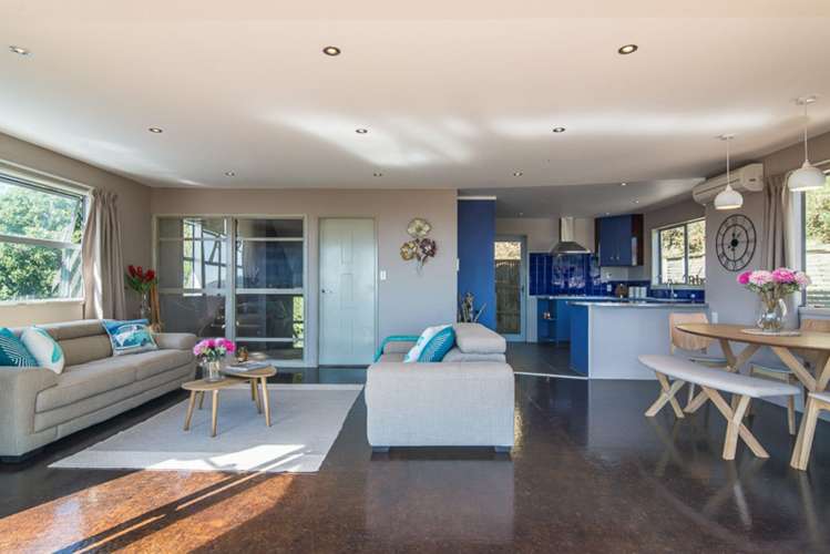 8c View Road Titahi Bay_1