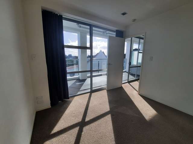 401 New North Road 1703_4