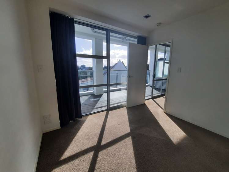 401 New North Road 1703_4
