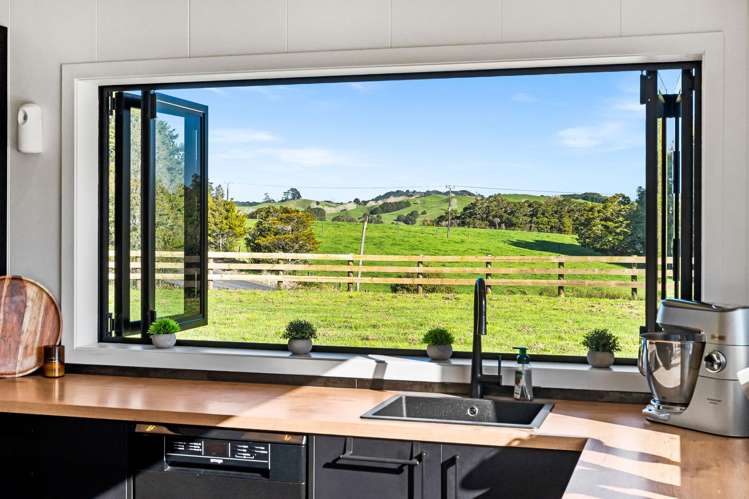 8 Paparoa Road Mangapai_4