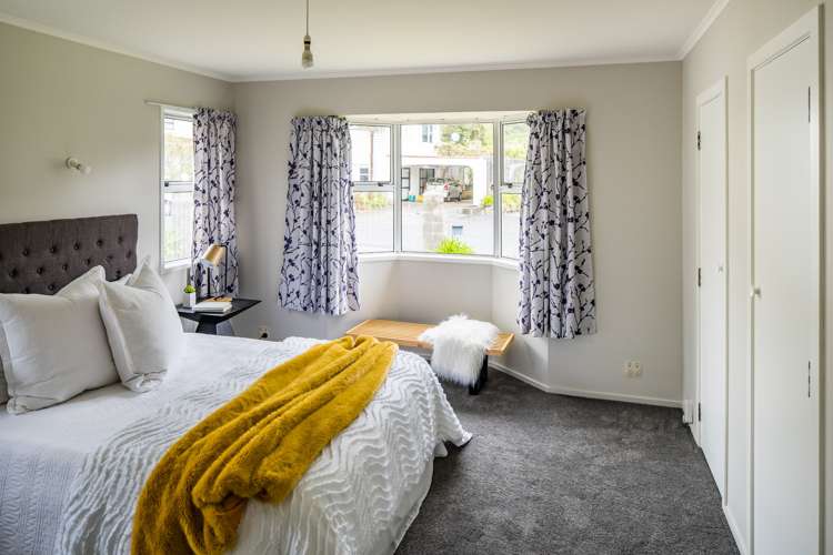 22 Helvetia Grove Naenae_11