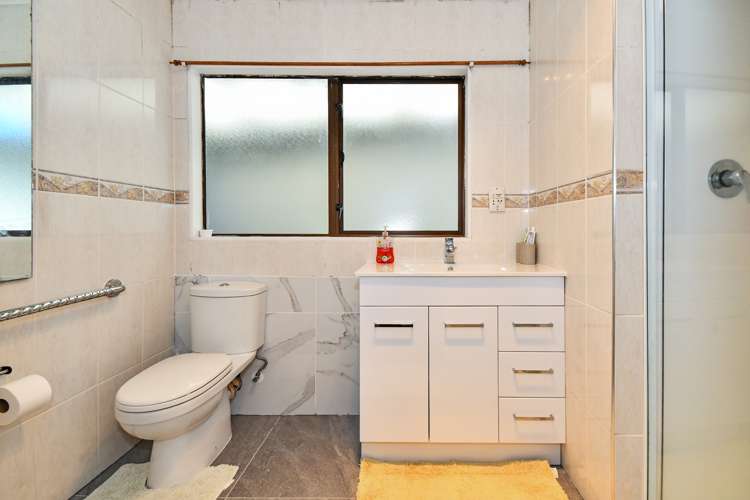 16 Oreti Place Clover Park_10