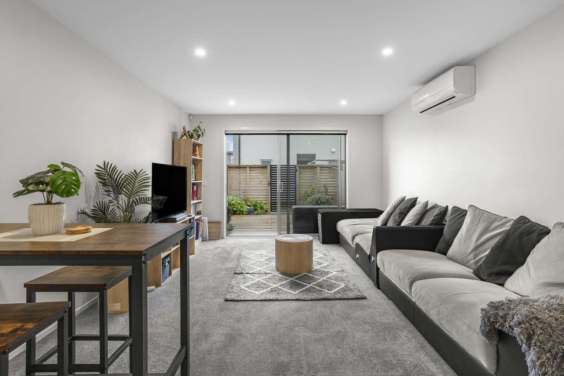 24A Barber Grove Moera_0