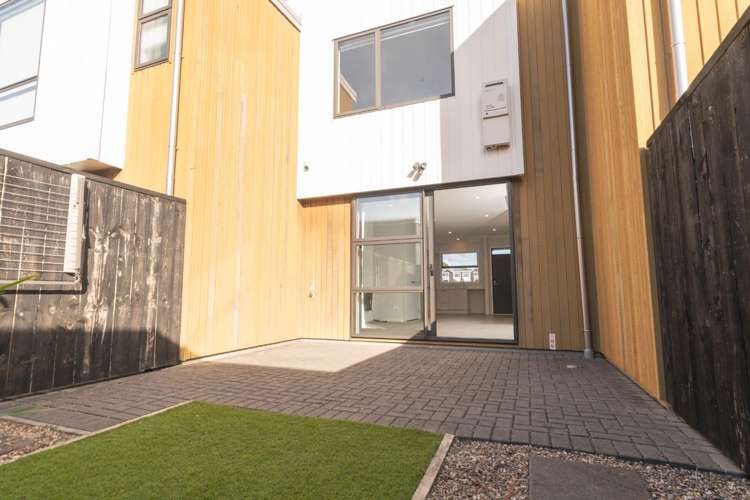 12 Kapia Road 11410_1