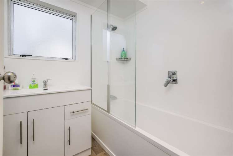 47 Dungarvon Place Clendon Park_10