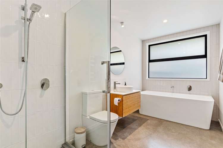 5 Canoe Lane Riverhead_15