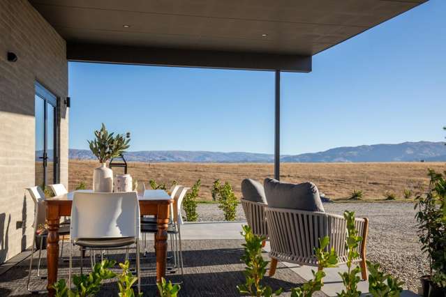 Stylish Country Living with Room to Grow!