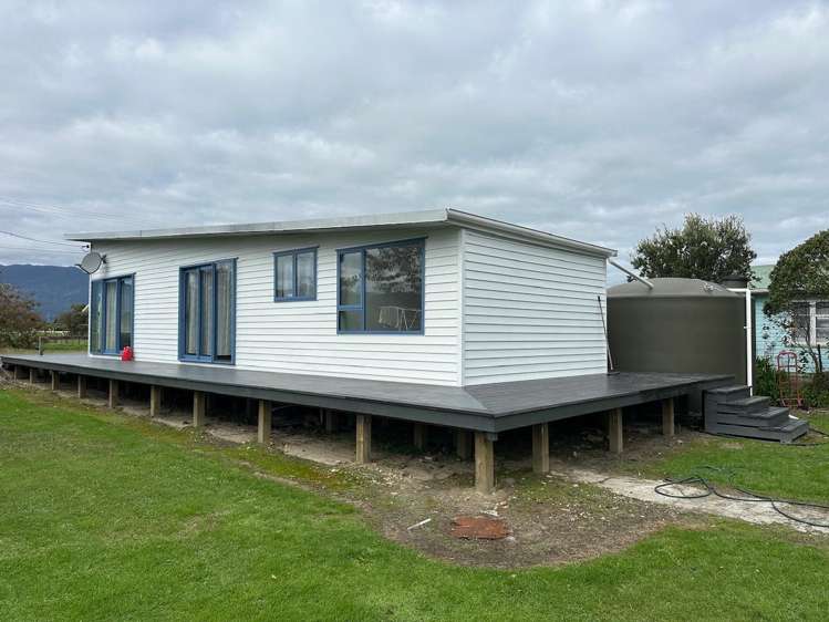 49 Wharf Road Karamea_2