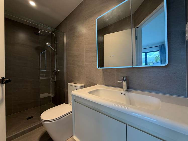1/145 Tirimoana Road Te Atatu South_7