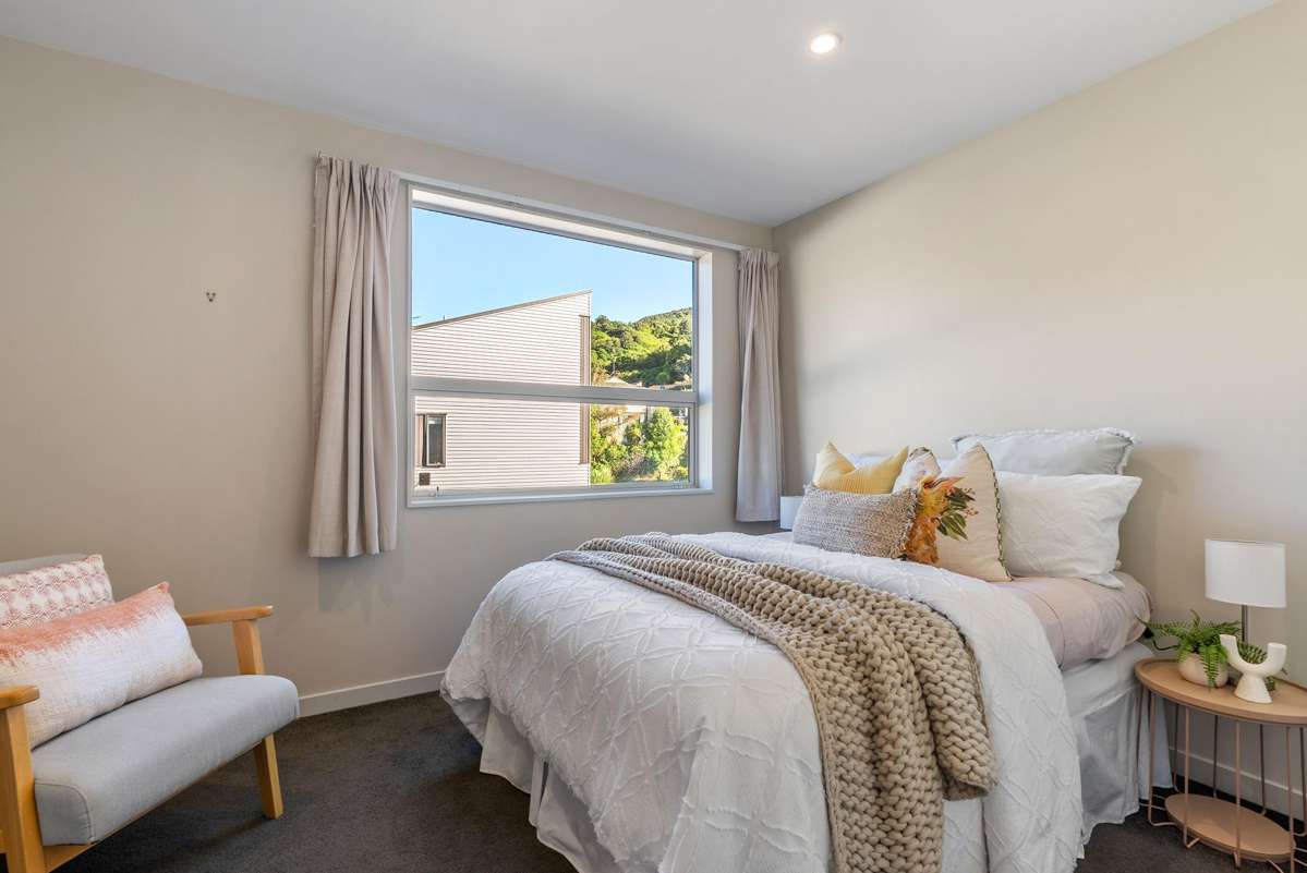 9/8 Thatcher Crescent_4