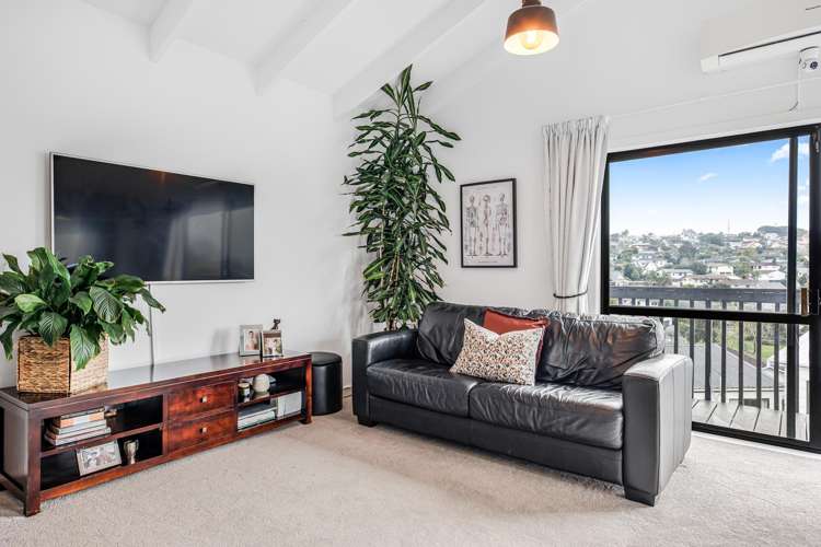 2/69 Trias Road Totara Vale_2