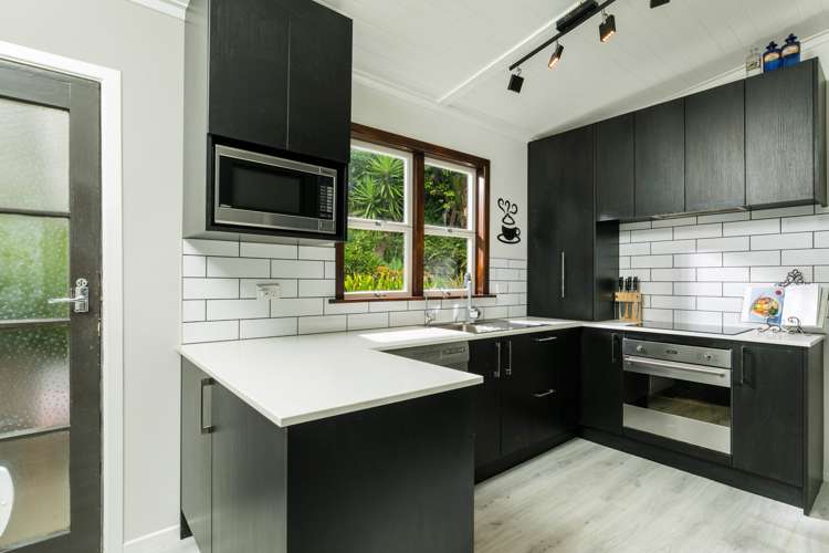 34 Domain Crescent Muriwai_10