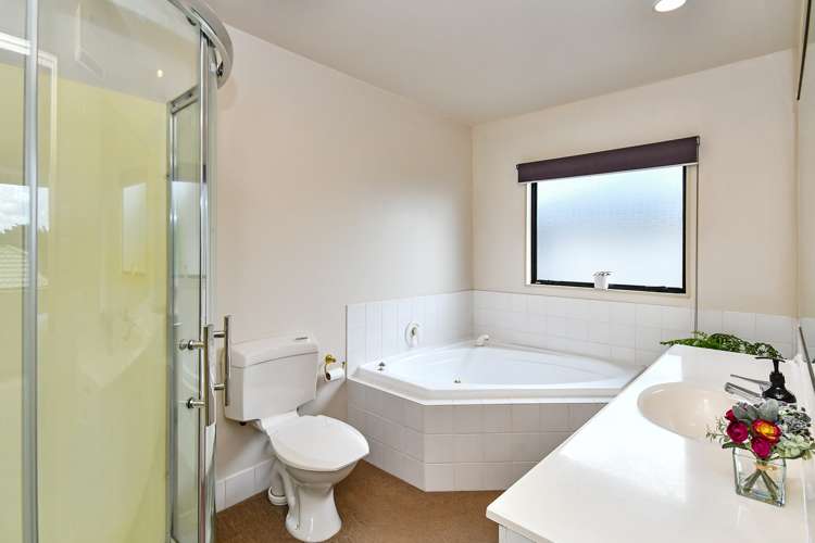 2/6 Calluna Crescent Totara Heights_11