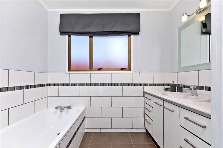 168 Weatherly Road Torbay_18