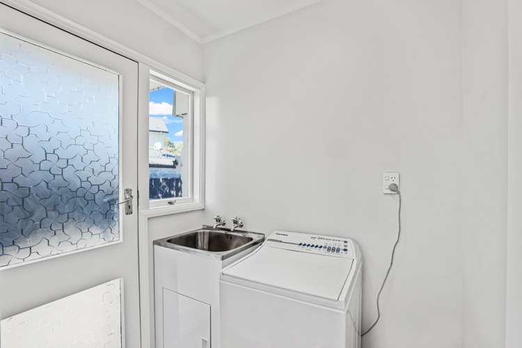 2/19 De Bloge Place Burwood_8