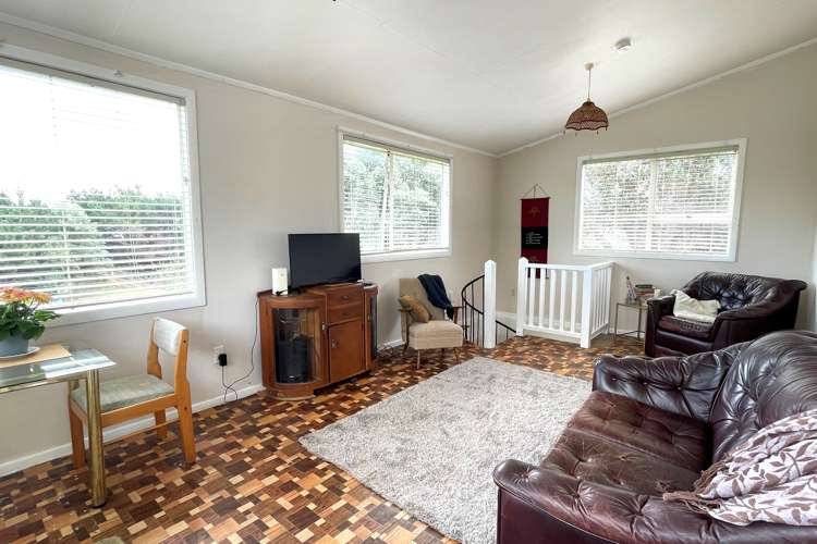 15 Esplanade Marokopa_8