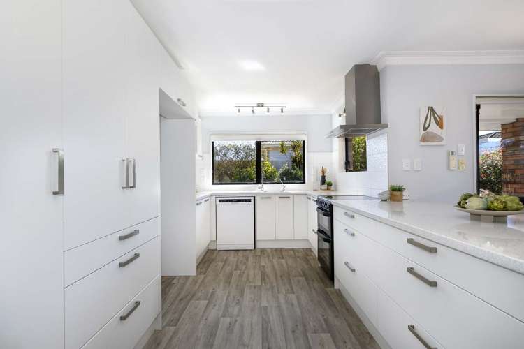 33 Heron Avenue East Matua_4