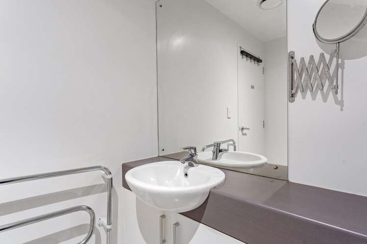 B11/71 Spencer Road Oteha_17