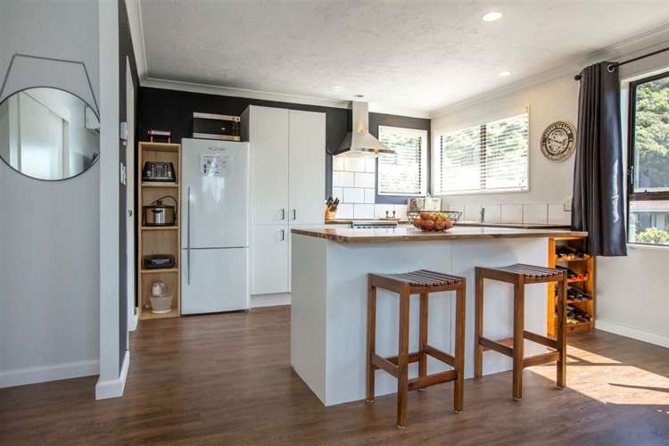 76 Omapere Street Whitby_6