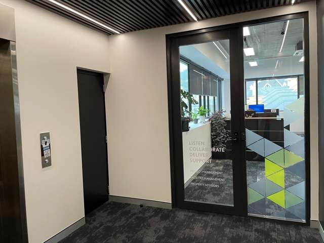 35 The Octagon Dunedin Central_4