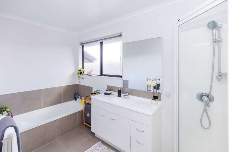 66 Farnborough Drive Grandview Heights_14