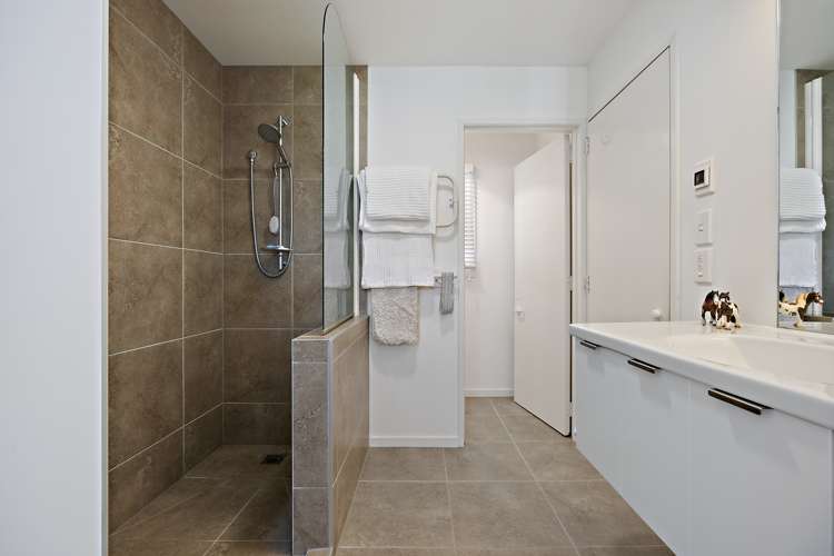 5/140 Office Road Merivale_17