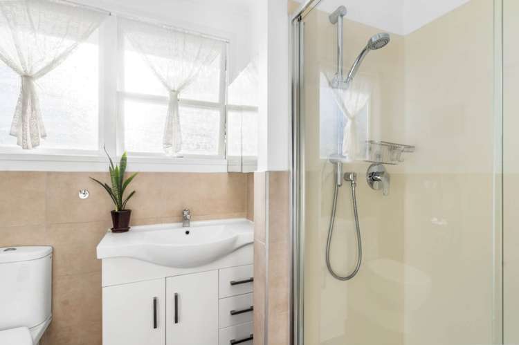 73 Chartwell Avenue Glenfield_13