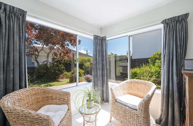 198 The Ridgeway Stoke_2