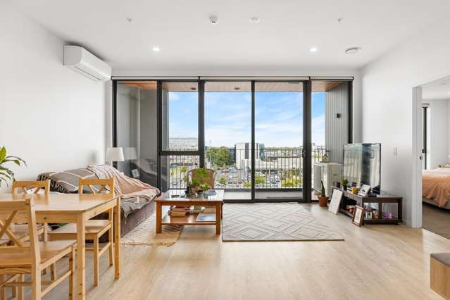 Stunning one-bedroom apartment offers the ultimate urban investment